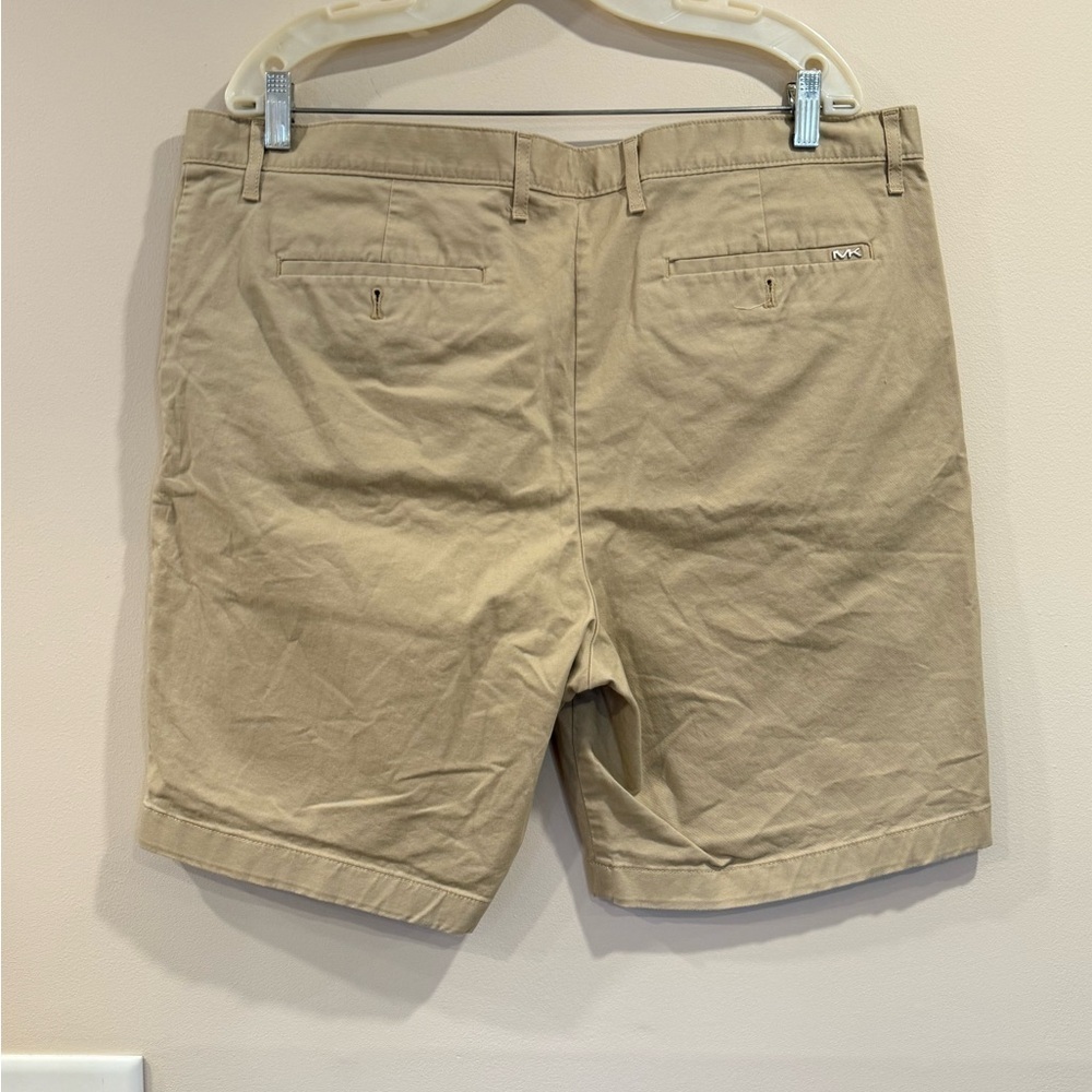 🔥Michael Kors Men's Tan Shorts🔥 - Picture 2 of 7